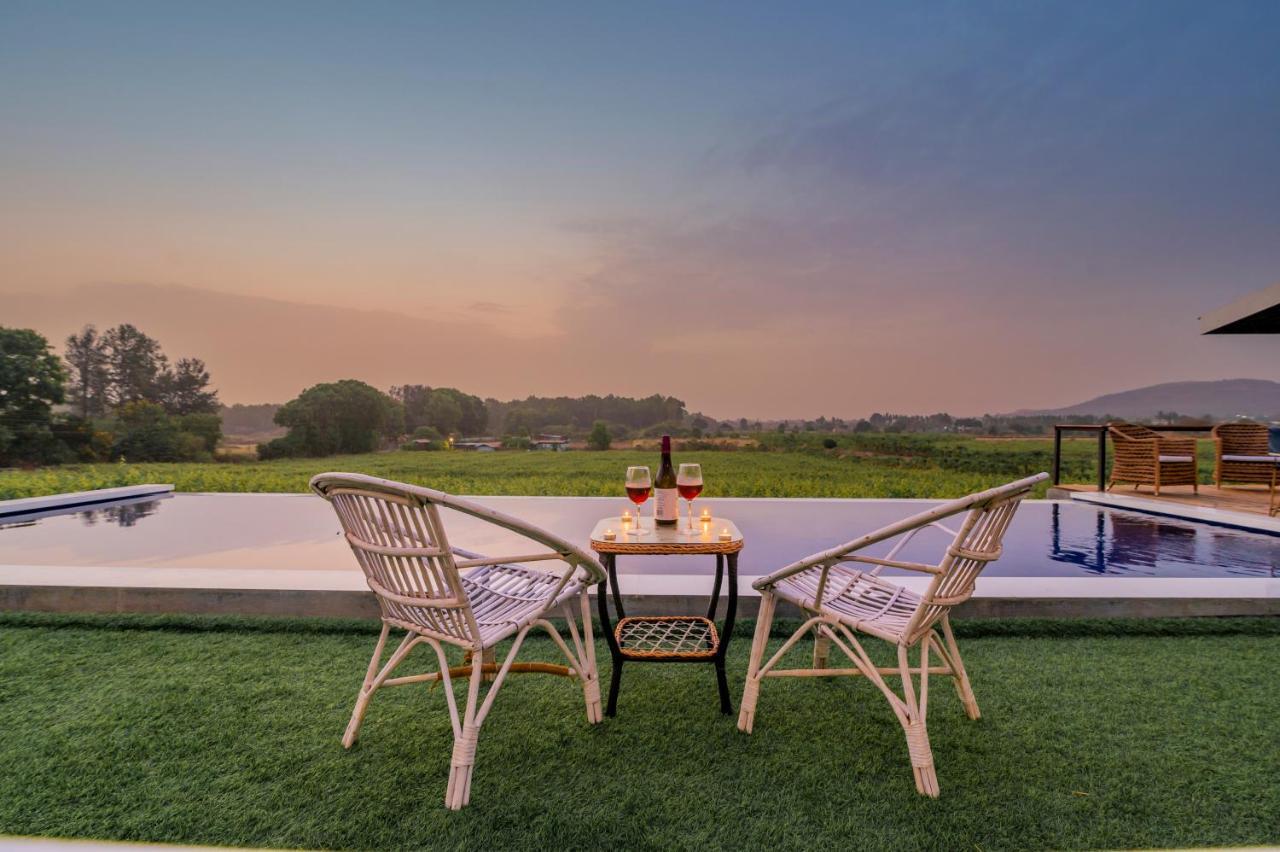 Saffronstays Onellaa, Nashik - Infinity Pool Villa Surrounded By A Vineyard מראה חיצוני תמונה