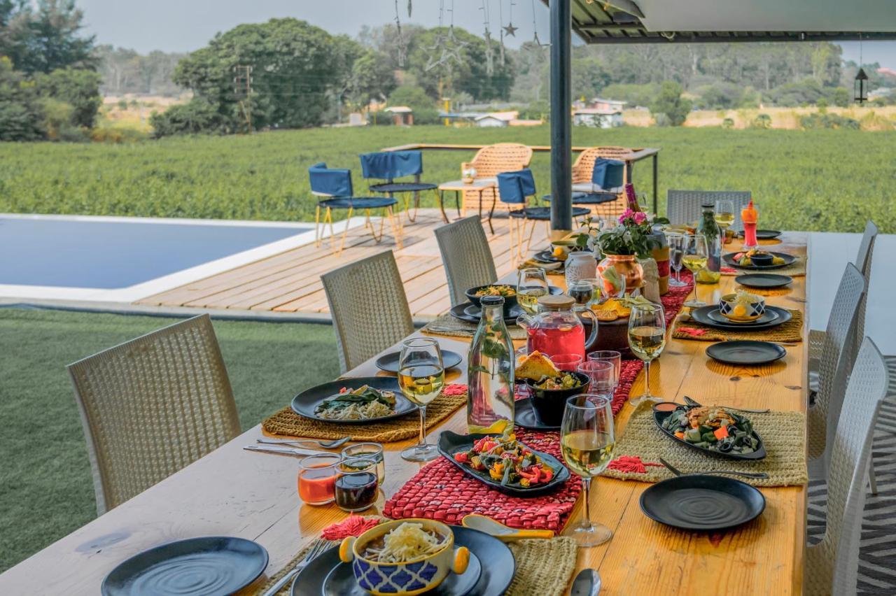 Saffronstays Onellaa, Nashik - Infinity Pool Villa Surrounded By A Vineyard מראה חיצוני תמונה
