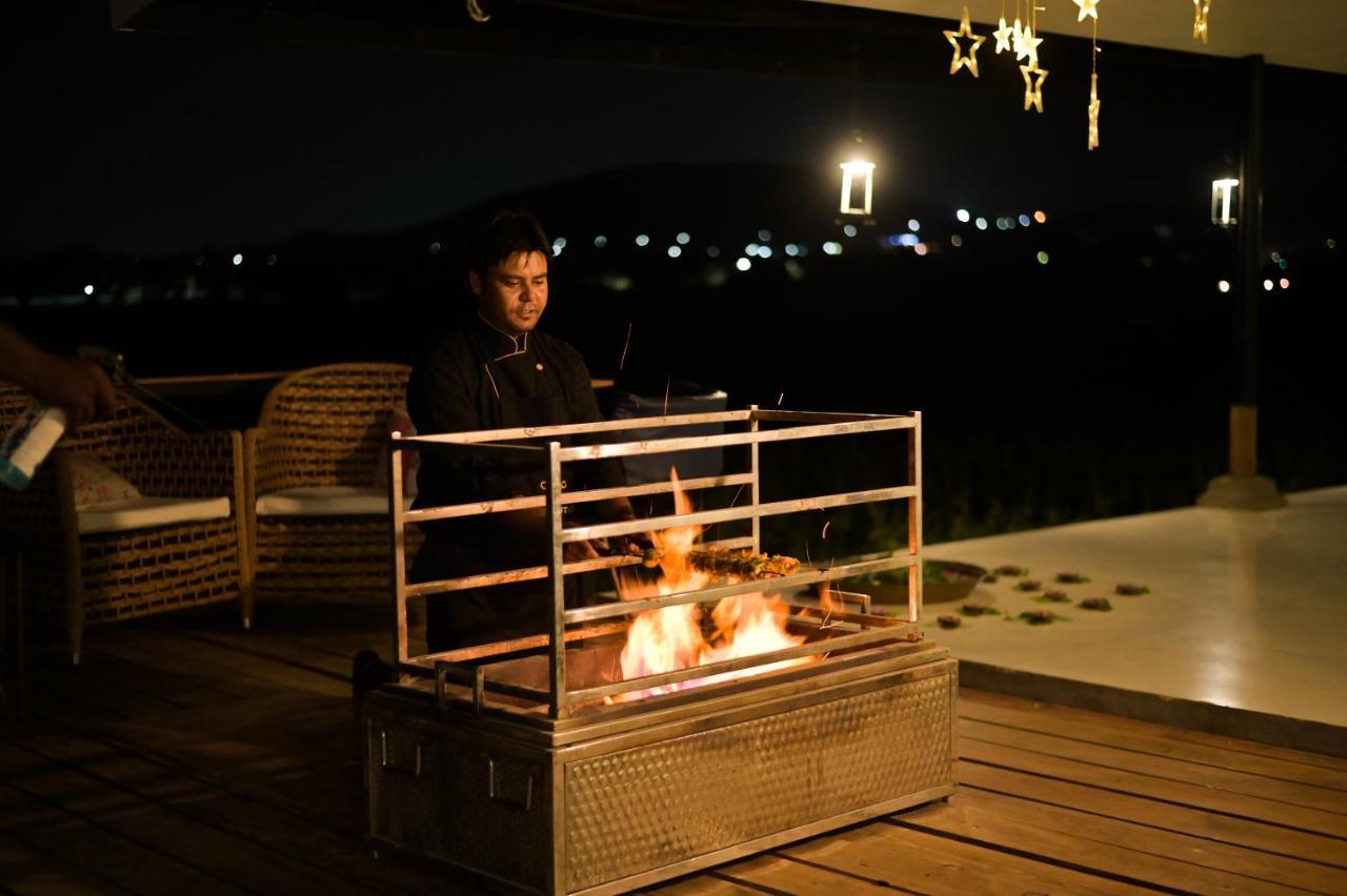 Saffronstays Onellaa, Nashik - Infinity Pool Villa Surrounded By A Vineyard מראה חיצוני תמונה