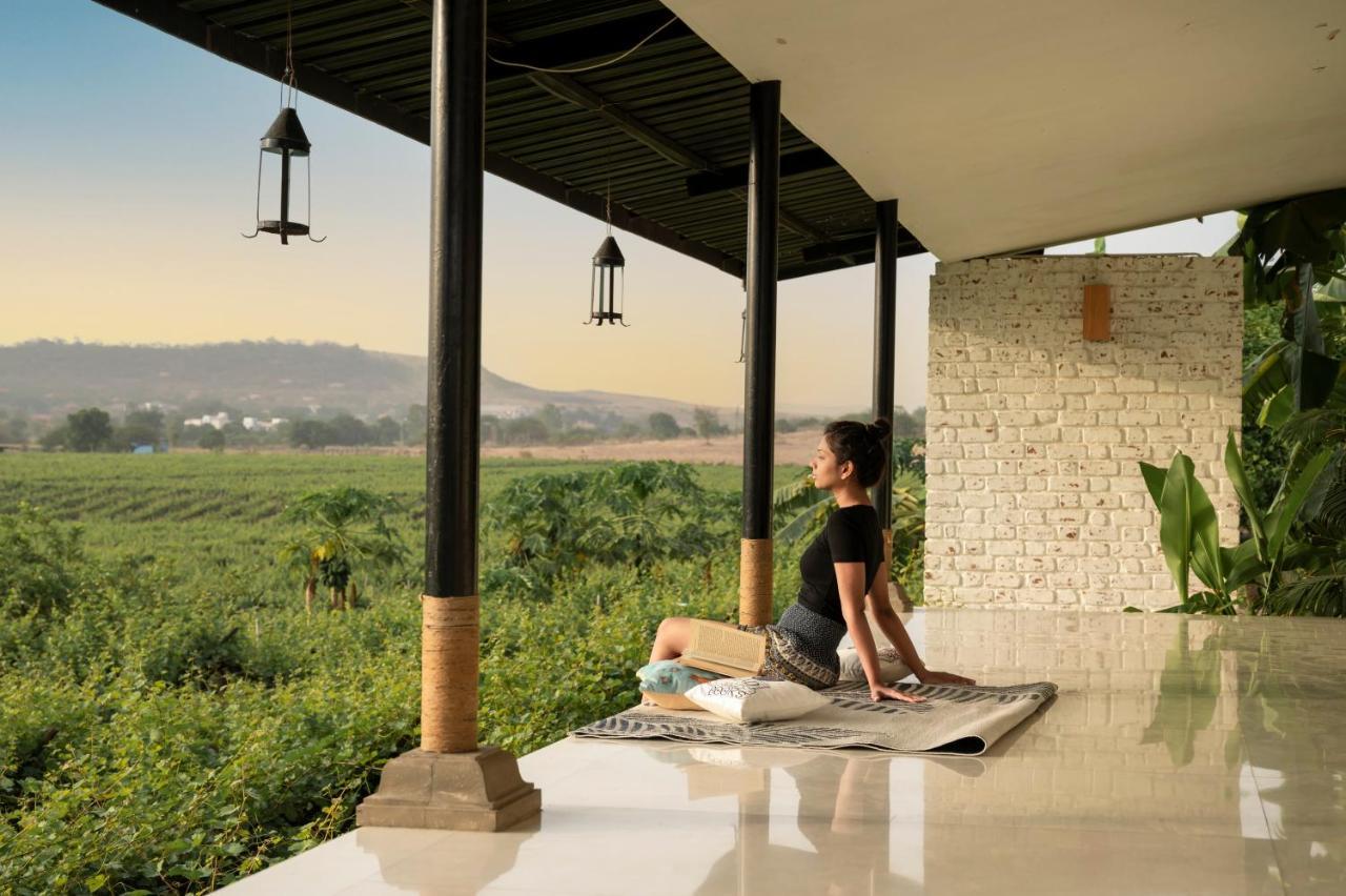 Saffronstays Onellaa, Nashik - Infinity Pool Villa Surrounded By A Vineyard מראה חיצוני תמונה