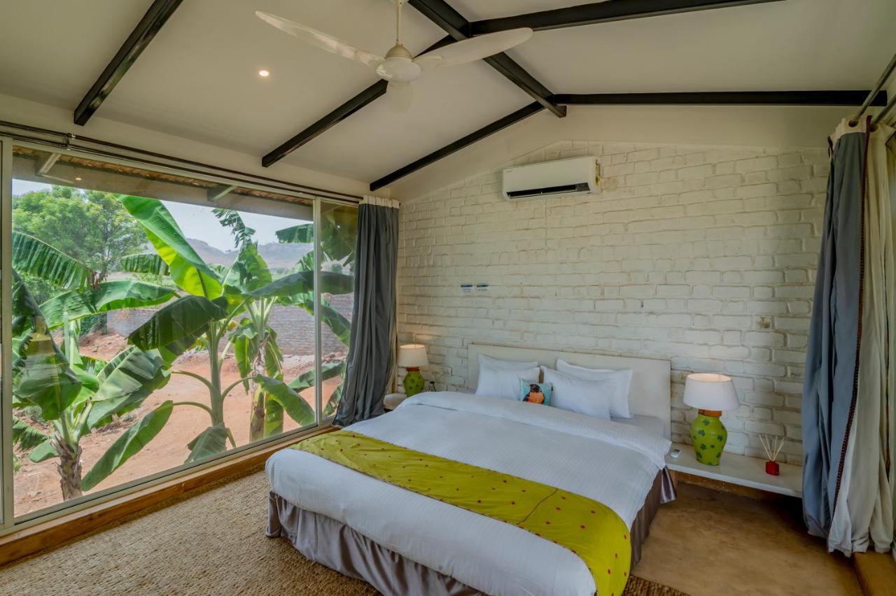 Saffronstays Onellaa, Nashik - Infinity Pool Villa Surrounded By A Vineyard מראה חיצוני תמונה